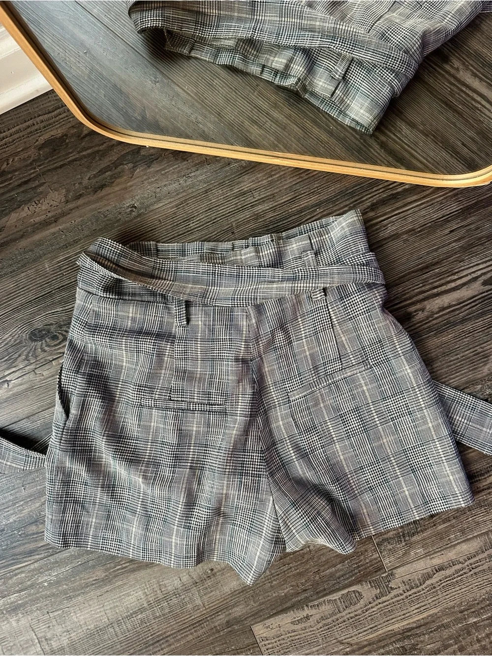 Veronica Beard size 6 Plaid Tie-Waist Women’s Shorts - Gray